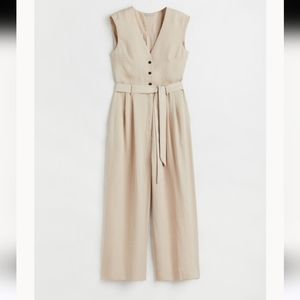 Sleeveless V-neck jumpsuit